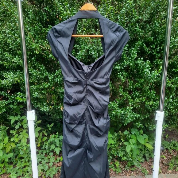 Ruched bodycon short sleeve black midi dress - Picture 3 of 7